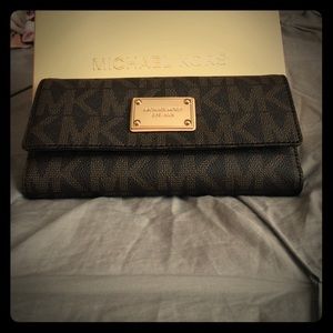 Michael Kors Tri-Fold wallet