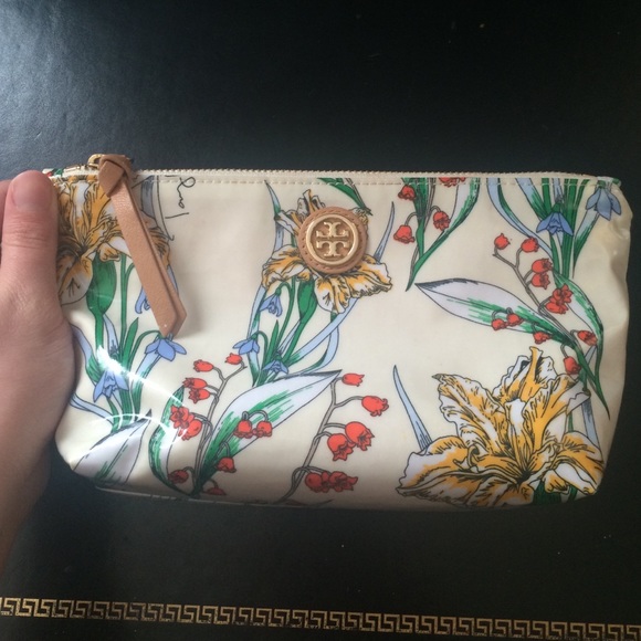 💖💖HOST PICK!!! Tory burch spring makeup bag!! - Picture 2 of 4