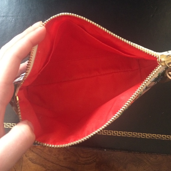 💖💖HOST PICK!!! Tory burch spring makeup bag!! - Picture 3 of 4