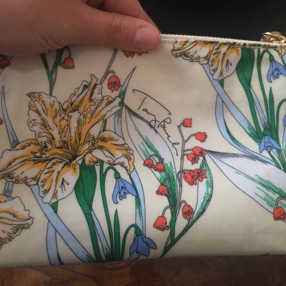 💖💖HOST PICK!!! Tory burch spring makeup bag!! - Picture 4 of 4