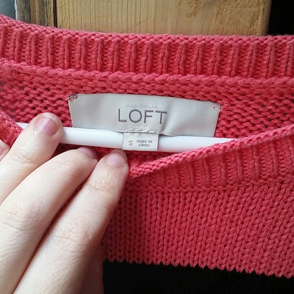 Coral and black sweater - Picture 2 of 2