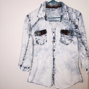 A white washed denim quarter sleeve button up top.