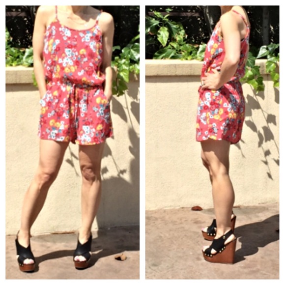 Floral romper with side pockets ONE DAY SALE - Picture 2 of 4