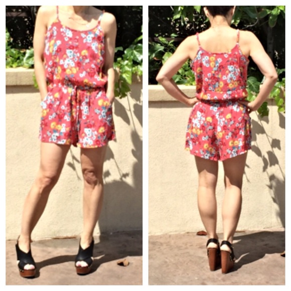 Floral romper with side pockets ONE DAY SALE - Picture 3 of 4