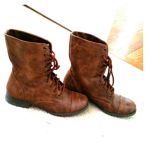 Combat boots