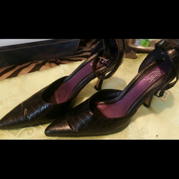 Heels - Picture 2 of 2