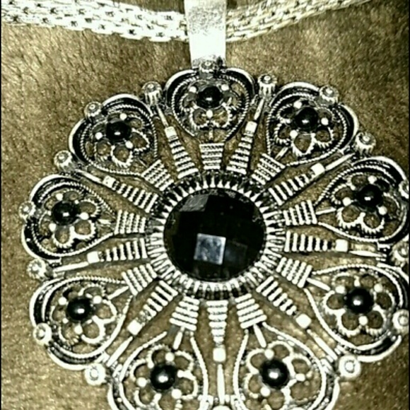 Premier Design 2 piece necklace