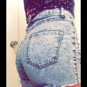 V.I.P distressed high waisted shorts 😋