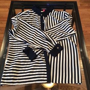 ⭐️⭐️VINCE CAMUTO NAVY BLUE /WHITE STRIPED BLOUSE!