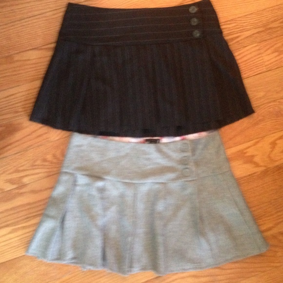 Gray skirt. Black sold