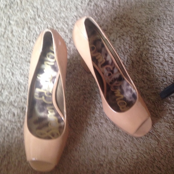 Sam Edelman nude peep toes !!