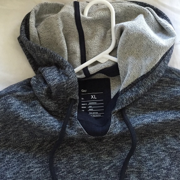 Gap Sweatshirt - Picture 2 of 3