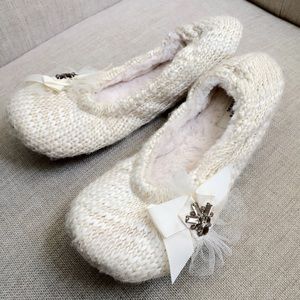 vera wang house slippers vera wang vera wang slippers from s closet on poshmark vera wang house slippers vera wang vera wang slippers from s closet on poshmark