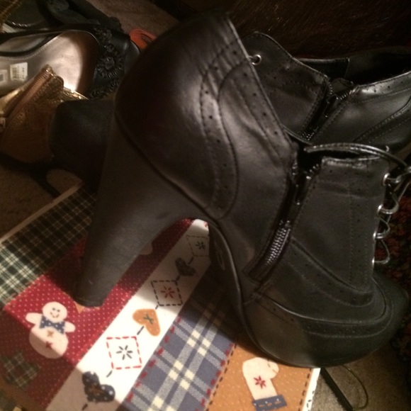 Guess booties - Picture 2 of 4