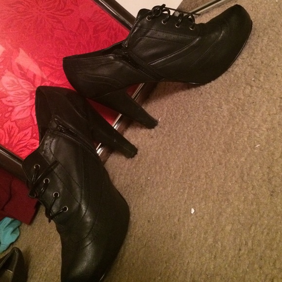 Guess booties - Picture 3 of 4