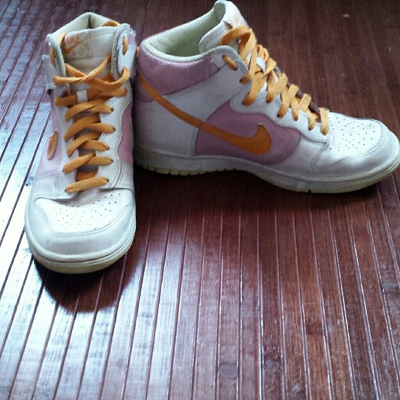 Pink and orange Nike shoes - Picture 1 of 3
