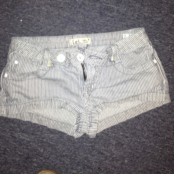 🚫sold🚫 blue&white striped short shorts