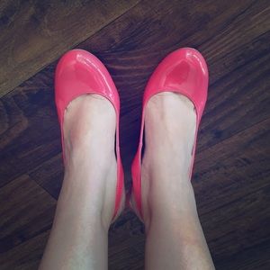 Coral patent leather heels