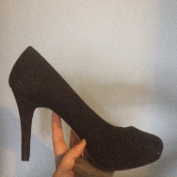 Black h&m heels 3-4 inches tall