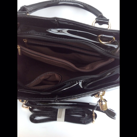 Host Pick Amanda Handbag - Picture 3 of 5