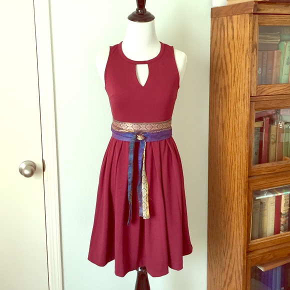 Adorable burgundy dress with keyhole neckline