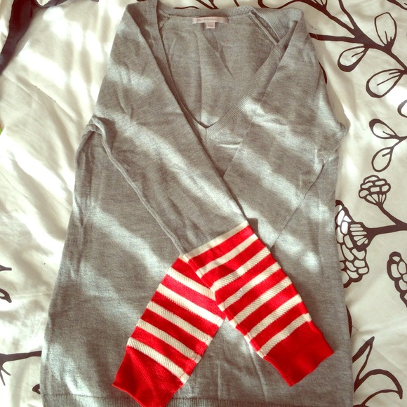 grey GAP v neck sweater