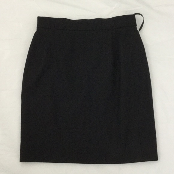 LOUIS FERAUD wool pencil skirt.