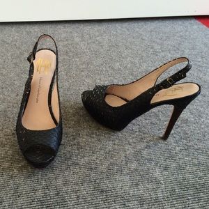 Beautiful House of Harlow Slingbacks