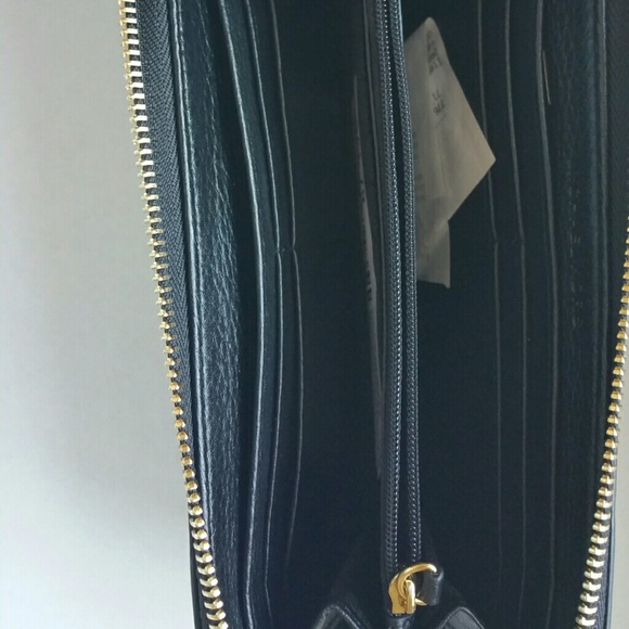 Michael Kors Fulton Zip Around 
Continental - Picture 3 of 3
