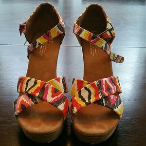 Multicolor wedges
