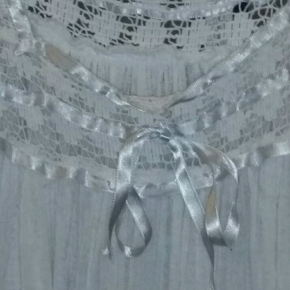 Blouse - Picture 2 of 3