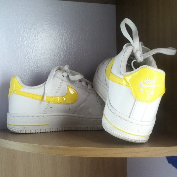 White nike air with yellow accent