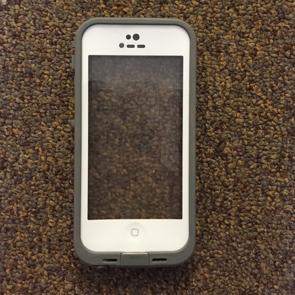 iPhone 5c LifeProof case (gray and white)