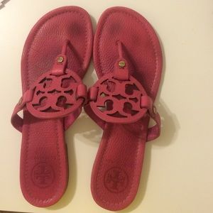 Pink tory burch sandals. Leather lining.