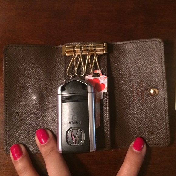 👏❌SOLD on FB❌LV 4 ring key holder Damier Ebene - Picture 3 of 4