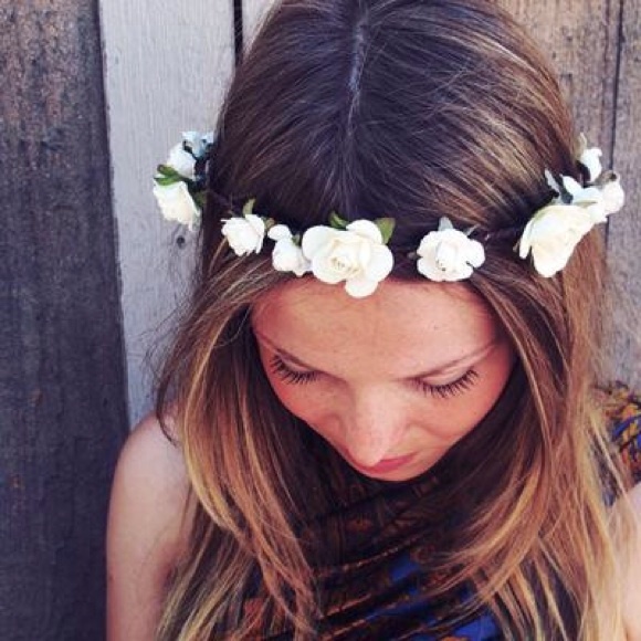 Cult Gaia white rose crown - Picture 2 of 2