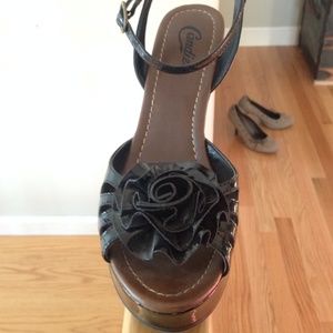 Candie's wedge sandal