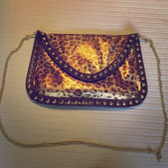 Steve Madden clutch with gold clip on chain