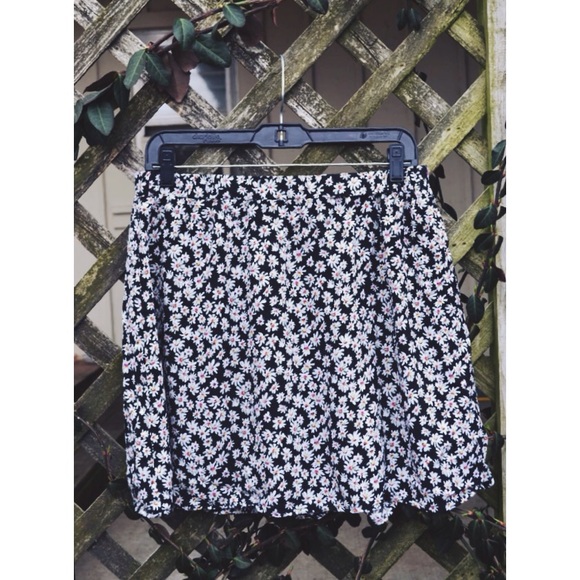Black and White Floral Skirt - Picture 2 of 4
