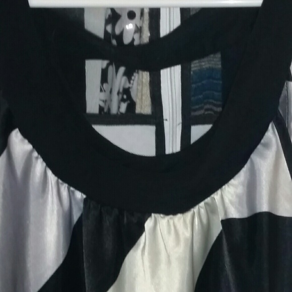 Blouse - Picture 2 of 3