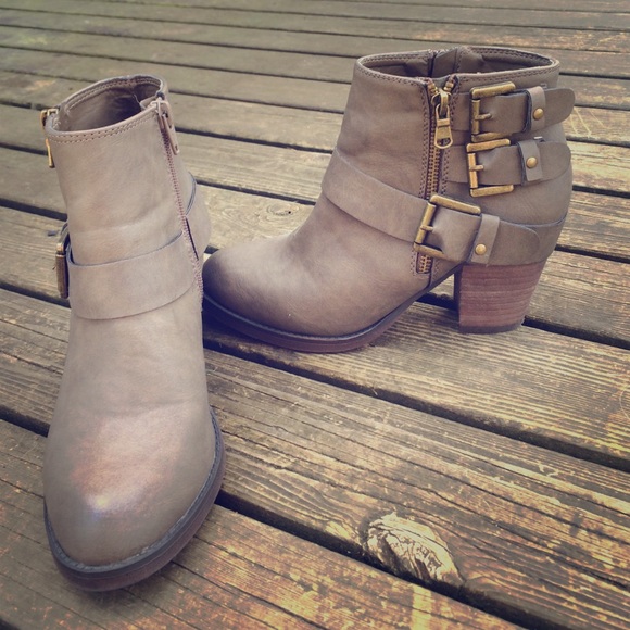Ankle booties