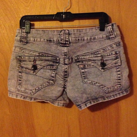 Shorts - Picture 2 of 3