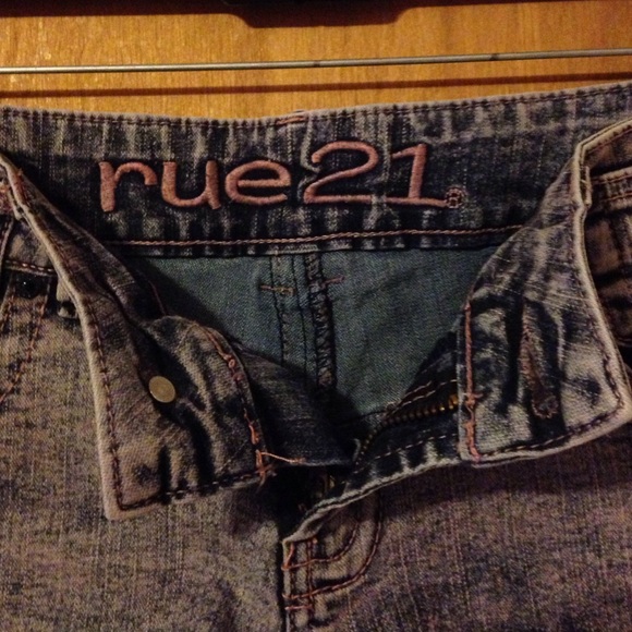 Shorts - Picture 3 of 3