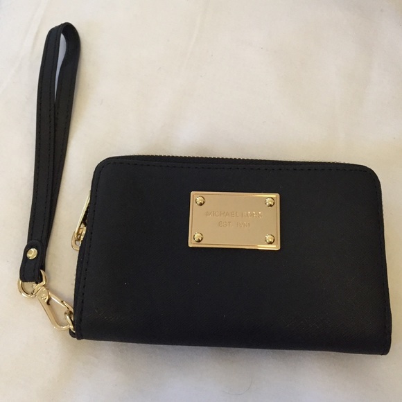Michael Kors Wristlet black iPhone purse