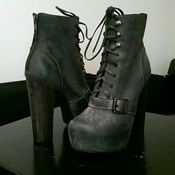 SOLD Steve Madden Carnaby Laceup Booties - Picture 1 of 4