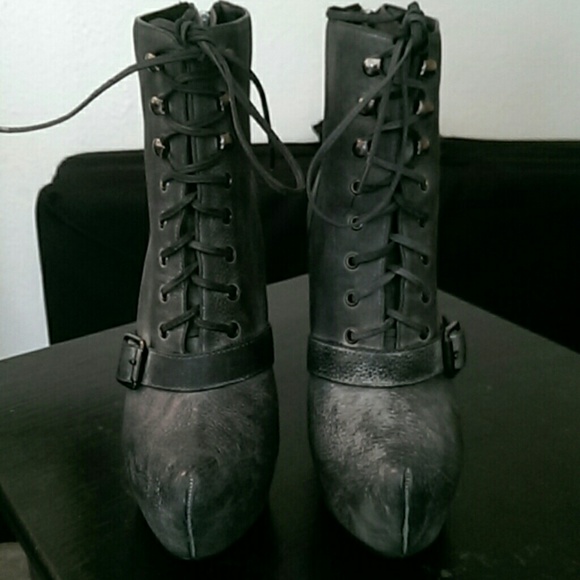 SOLD Steve Madden Carnaby Laceup Booties - Picture 3 of 4
