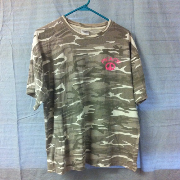 Xl camo and pink peace shirt