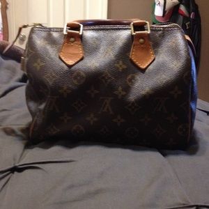 Authentic Louis Vuitton speedy 25 Handbag.