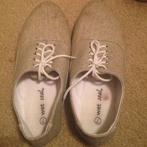 Wet seal shoes