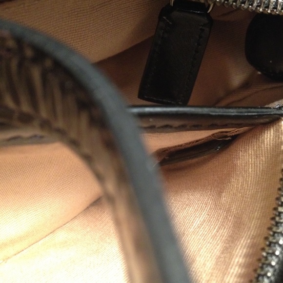 Additional pix of Authentic Burberry handbag - Picture 3 of 4